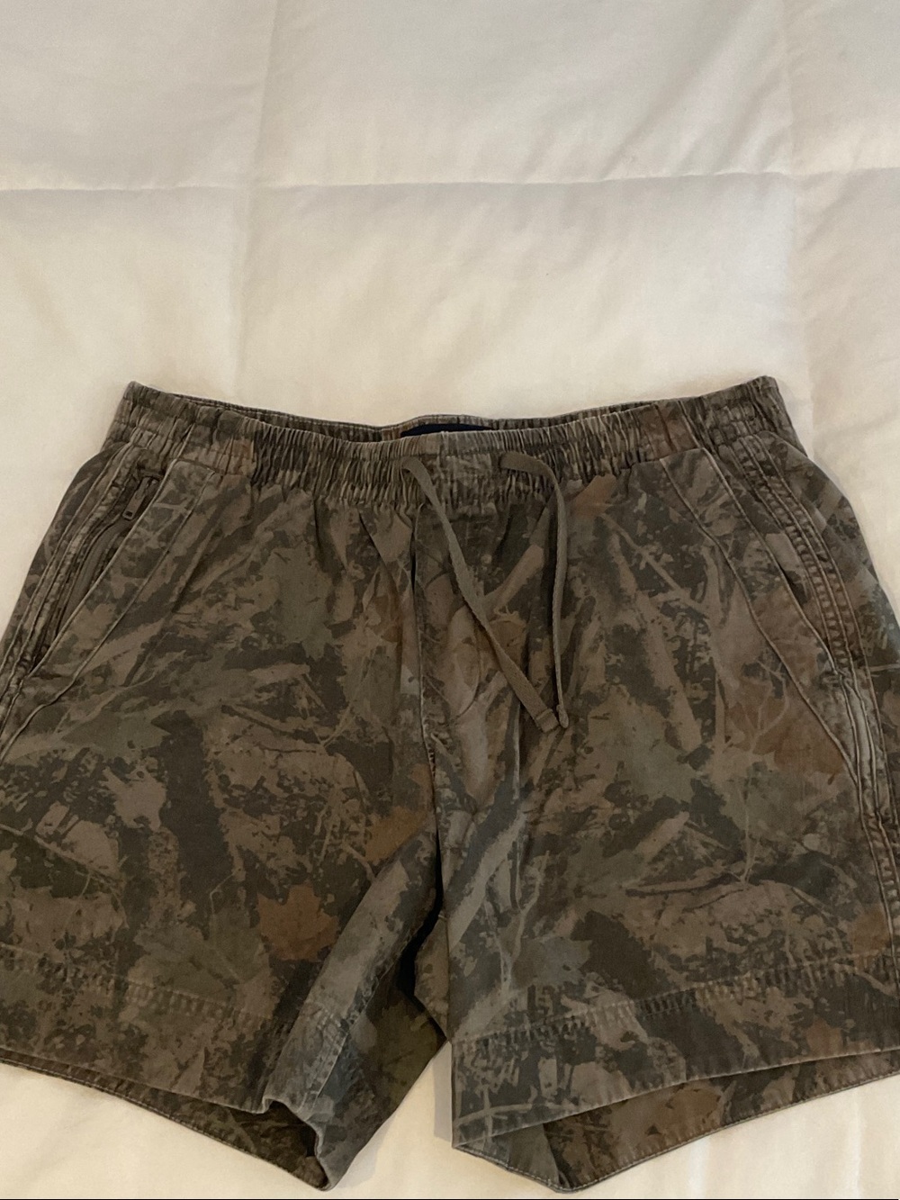 Abercrombie & Fitch Men's Camouflage Elastic Waist Shorts - Olive